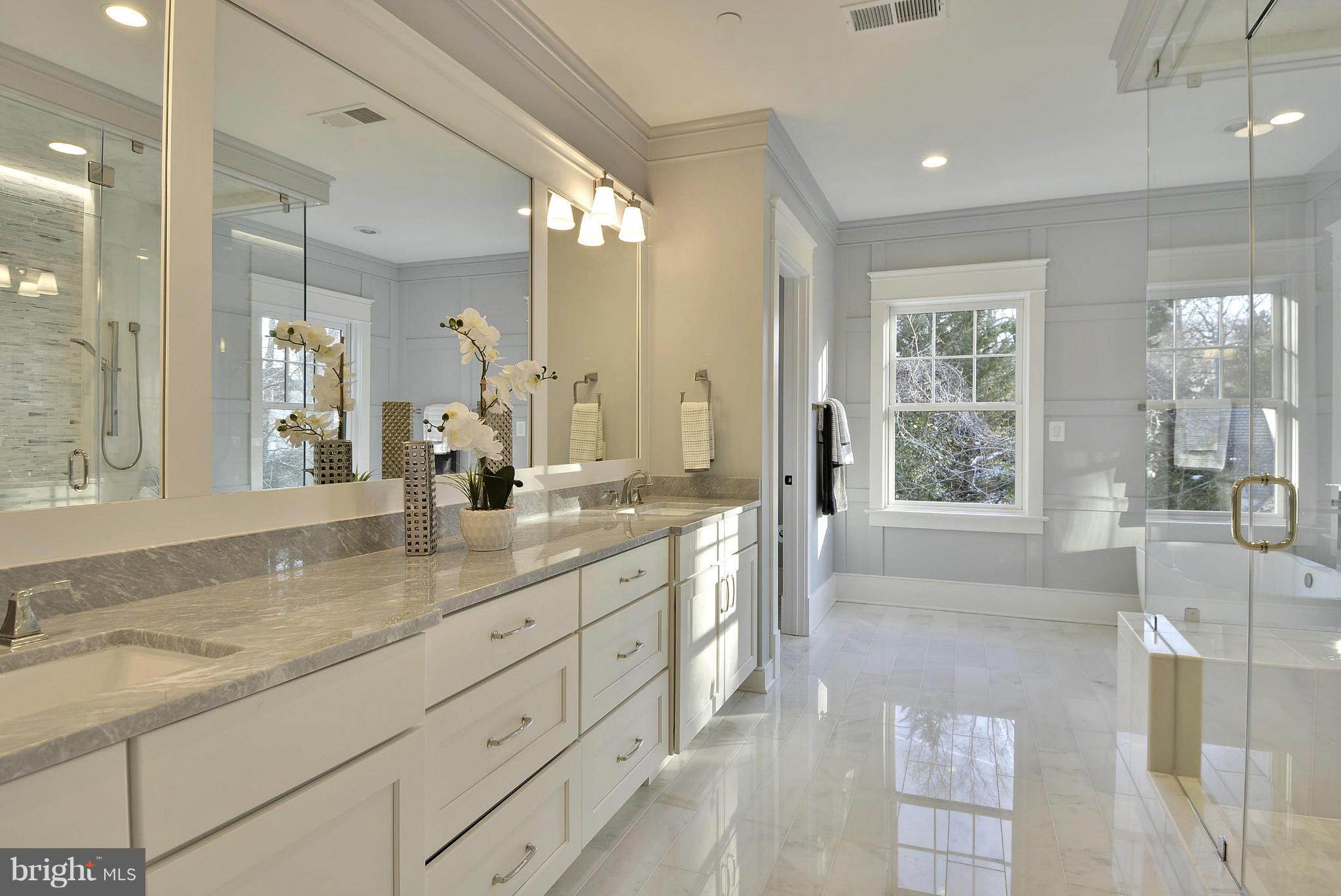 ENGLISH VILLAGE - Residential