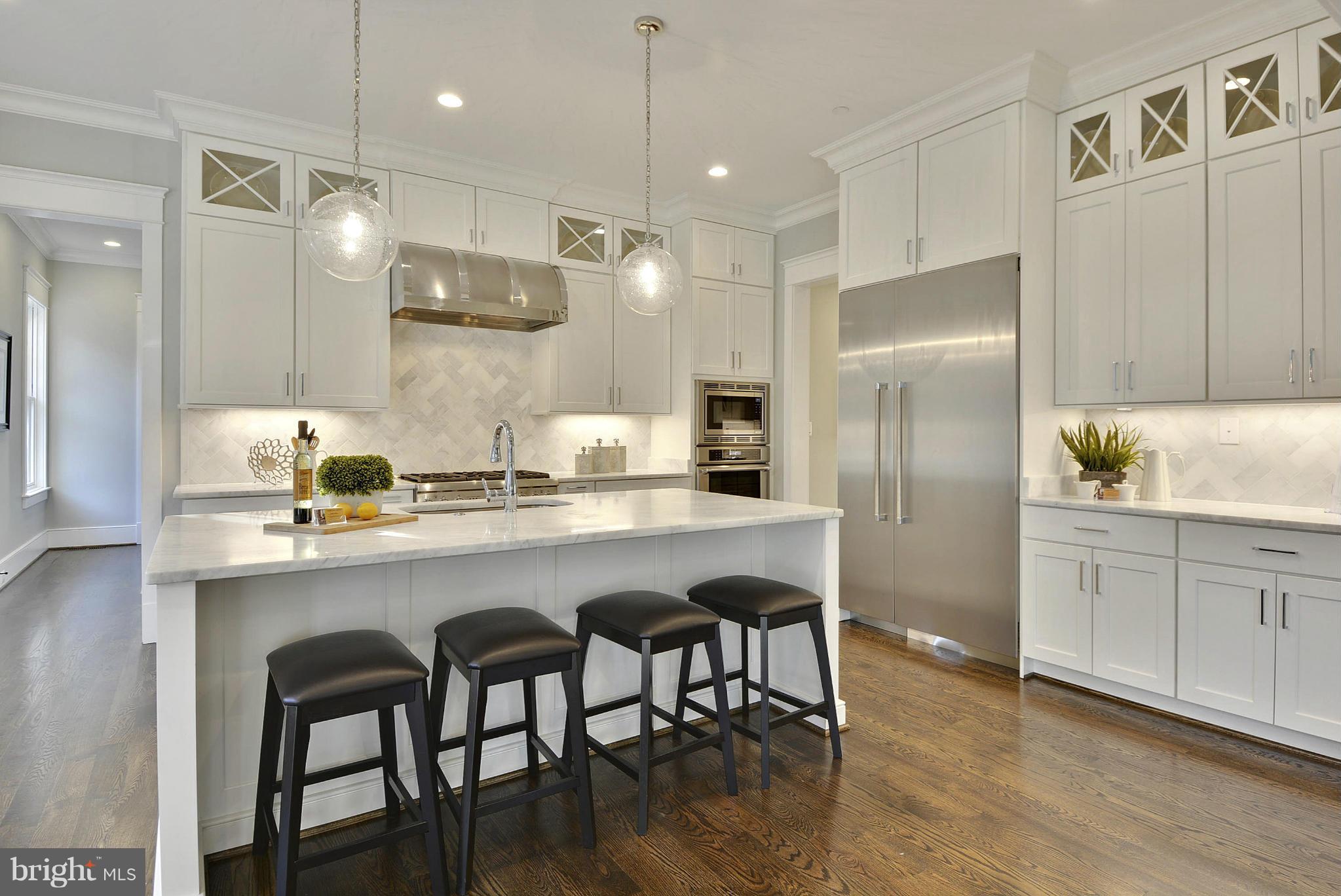 ENGLISH VILLAGE - Residential