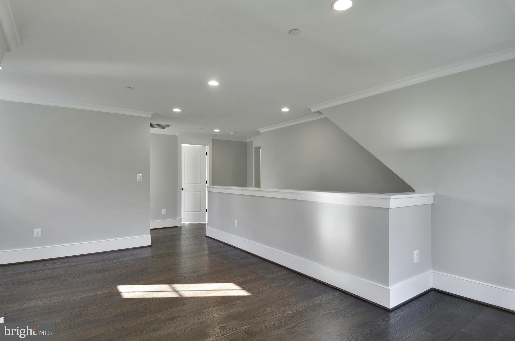 ENGLISH VILLAGE - Residential