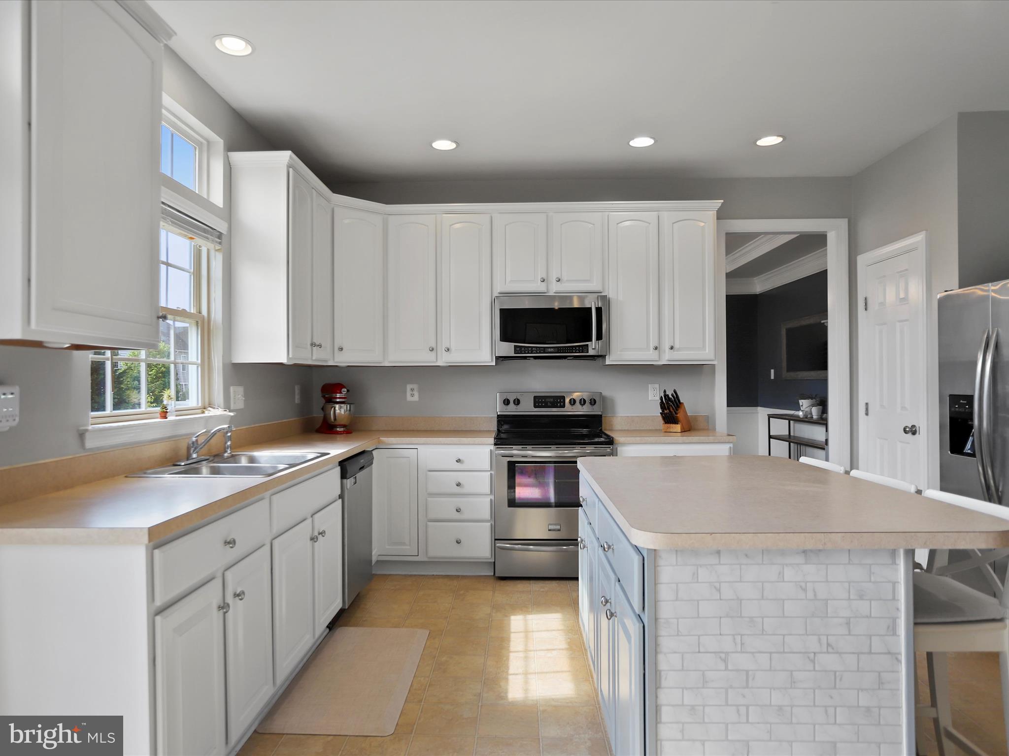 THE VILLAGE OF WASHINGTON TRAIL - Residential