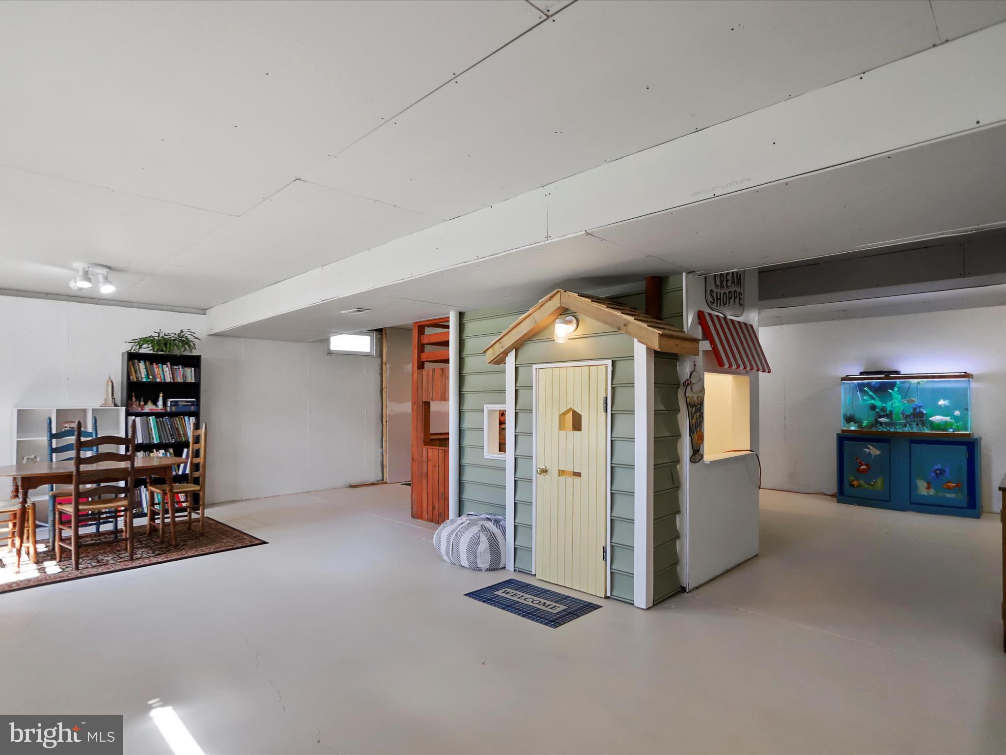 THE VILLAGE OF WASHINGTON TRAIL - Residential