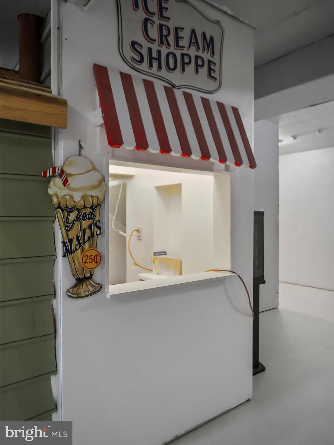 THE VILLAGE OF WASHINGTON TRAIL - Residential