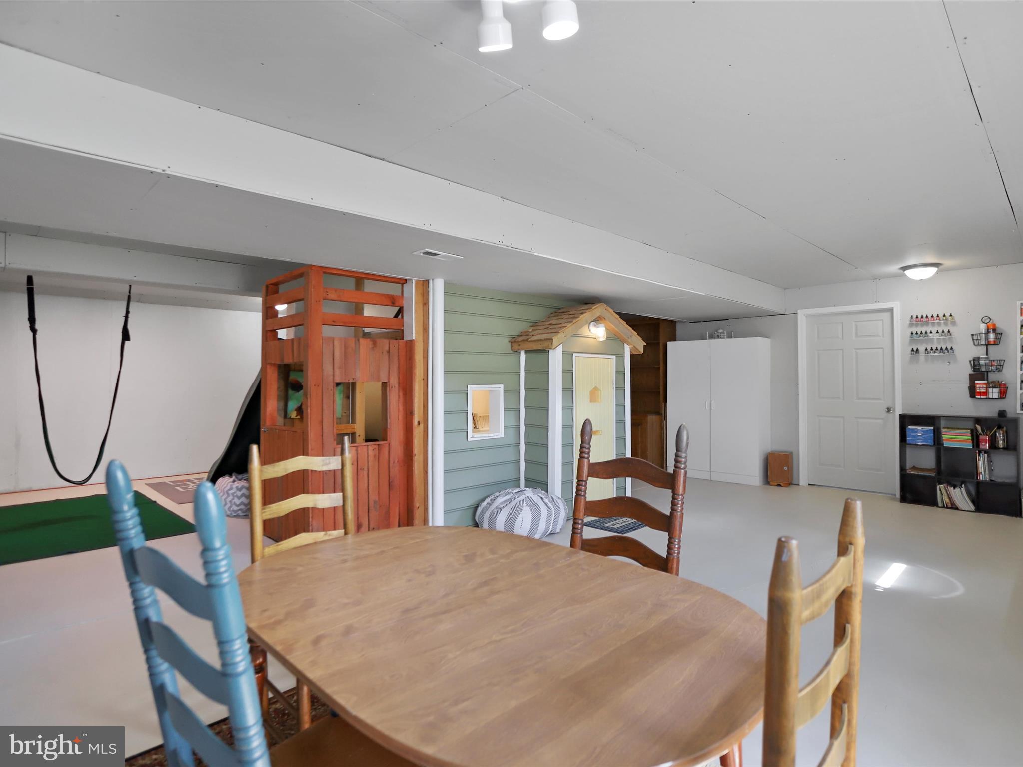 THE VILLAGE OF WASHINGTON TRAIL - Residential