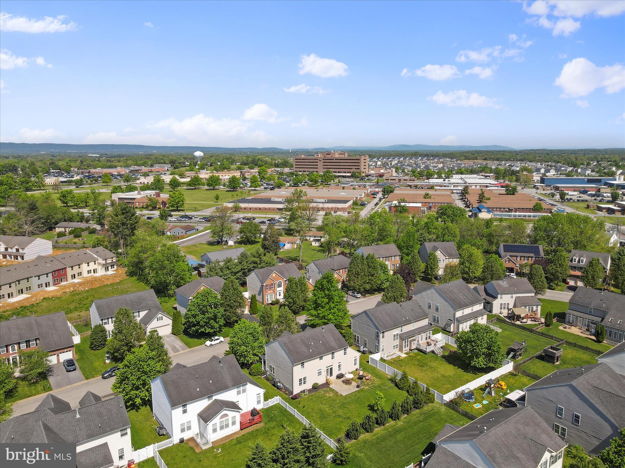 THE VILLAGE OF WASHINGTON TRAIL - Residential