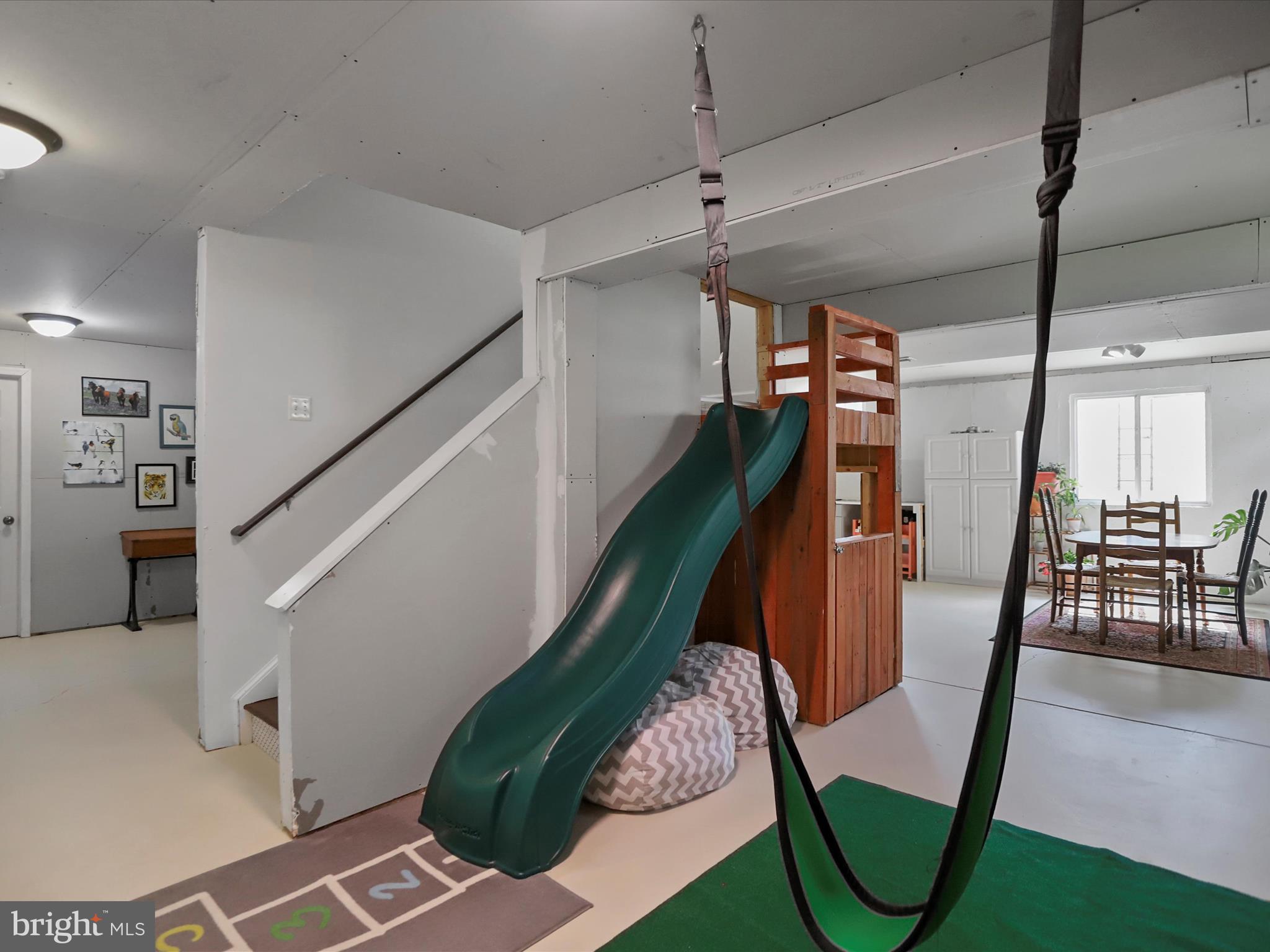 THE VILLAGE OF WASHINGTON TRAIL - Residential