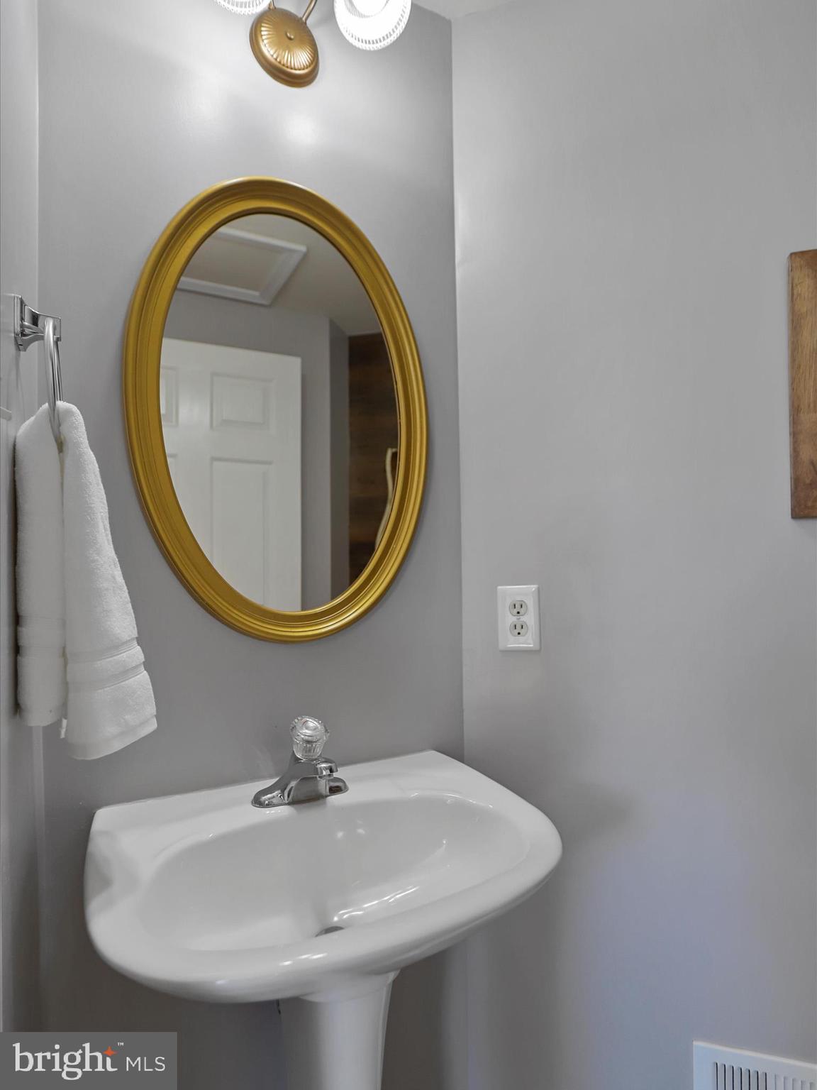 THE VILLAGE OF WASHINGTON TRAIL - Residential