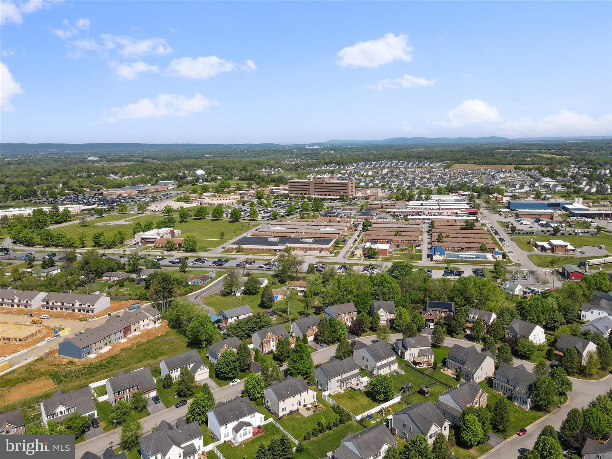 THE VILLAGE OF WASHINGTON TRAIL - Residential