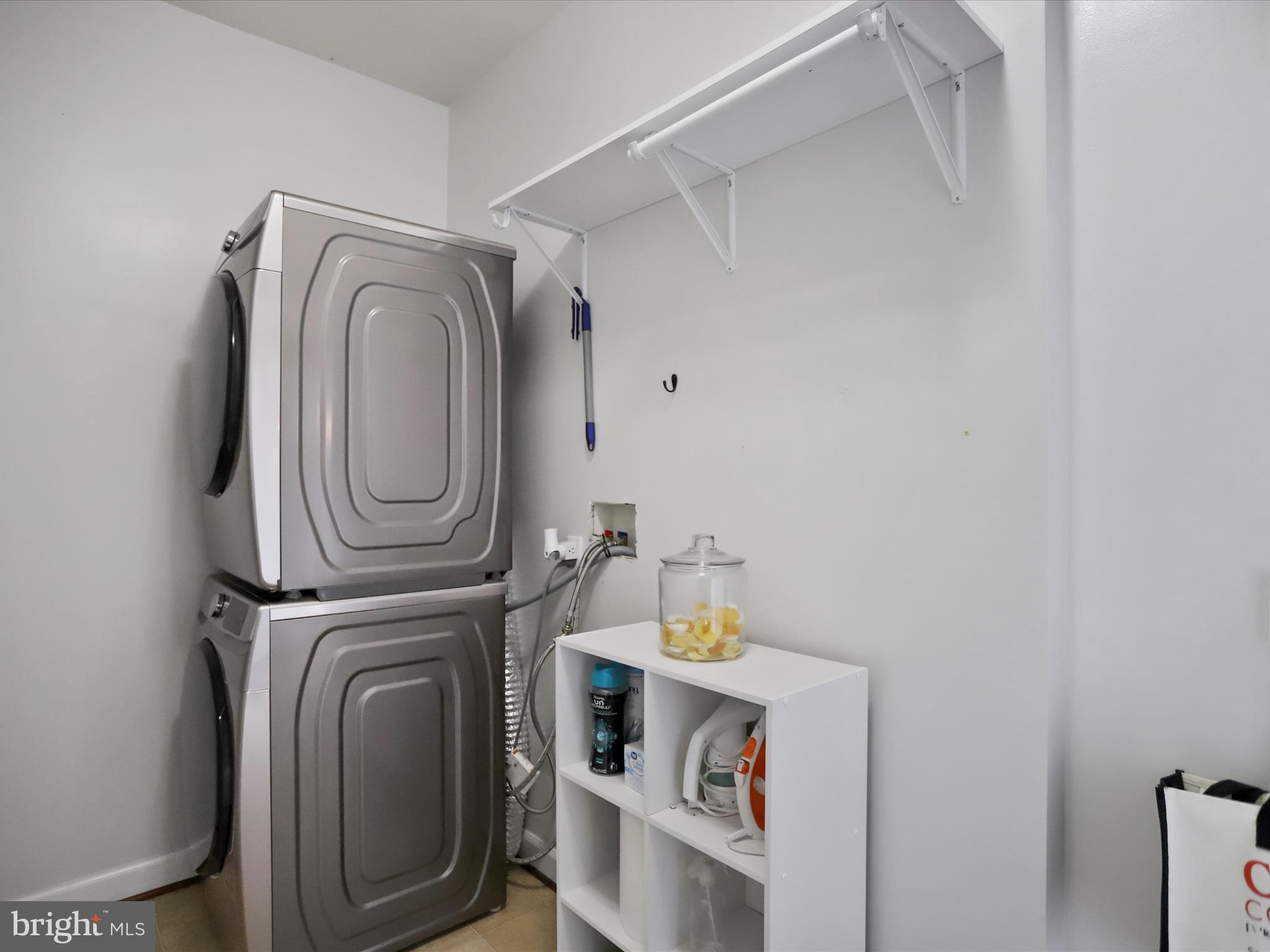 THE VILLAGE OF WASHINGTON TRAIL - Residential