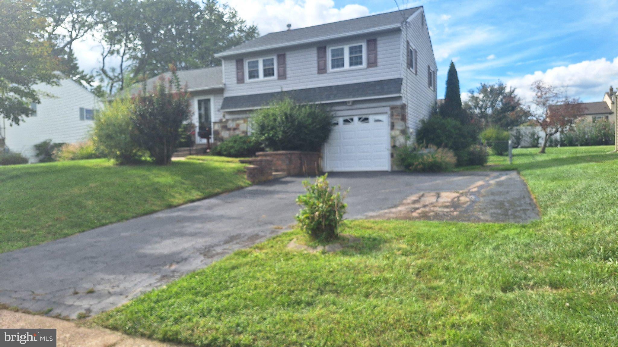 925 ROBERTS ROAD