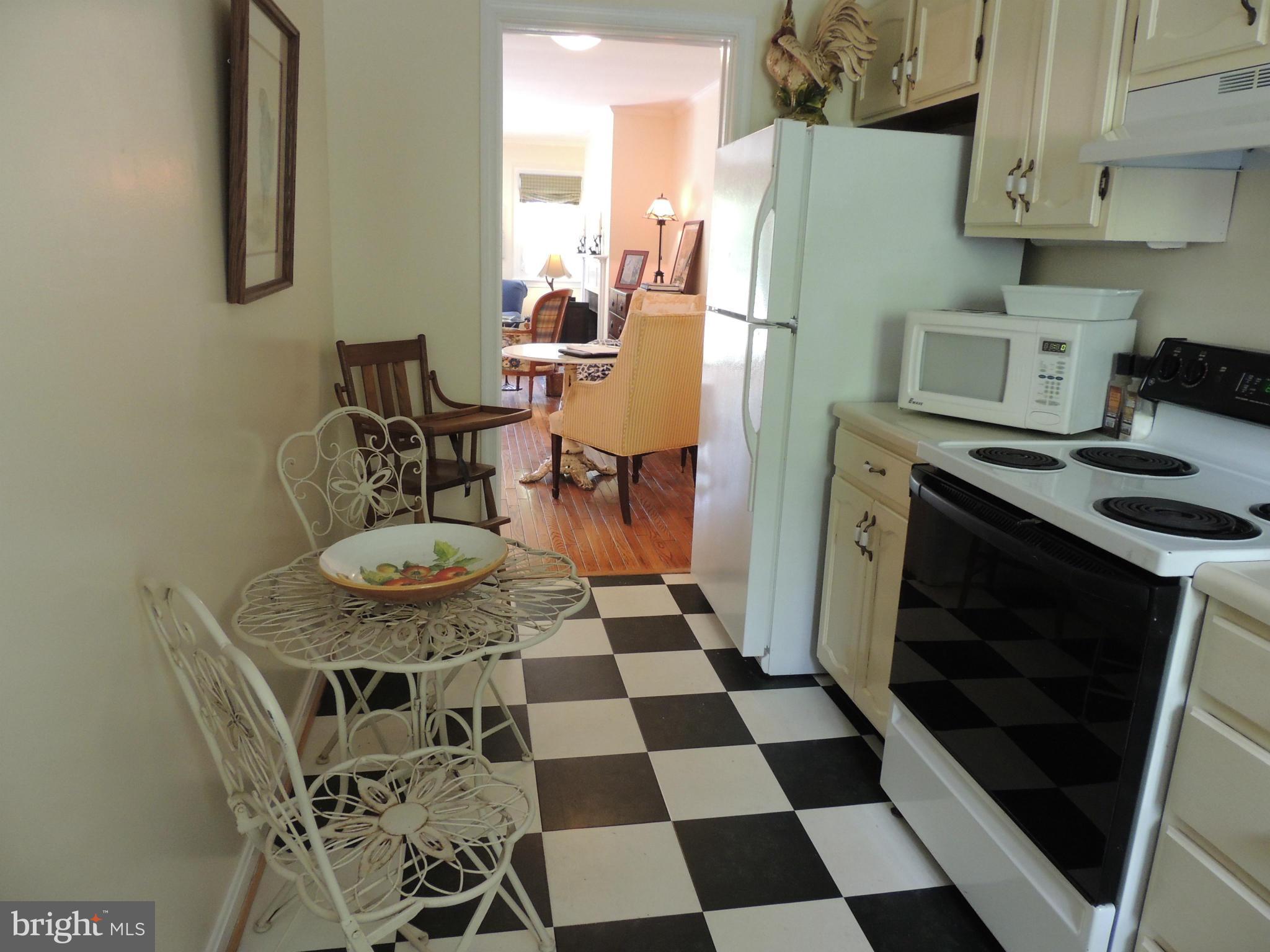 MOSBY SQUARE - Residential Lease