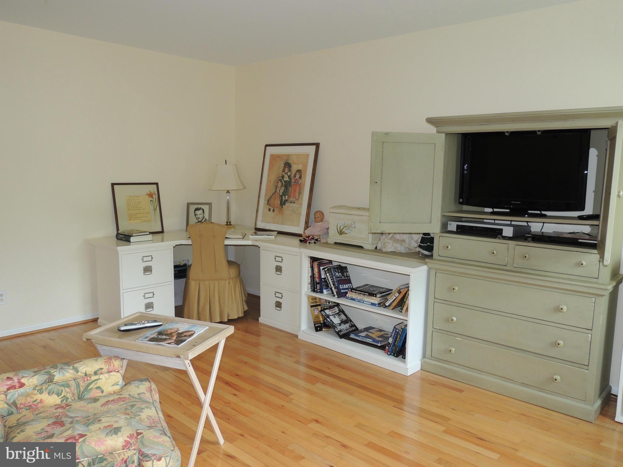 MOSBY SQUARE - Residential Lease