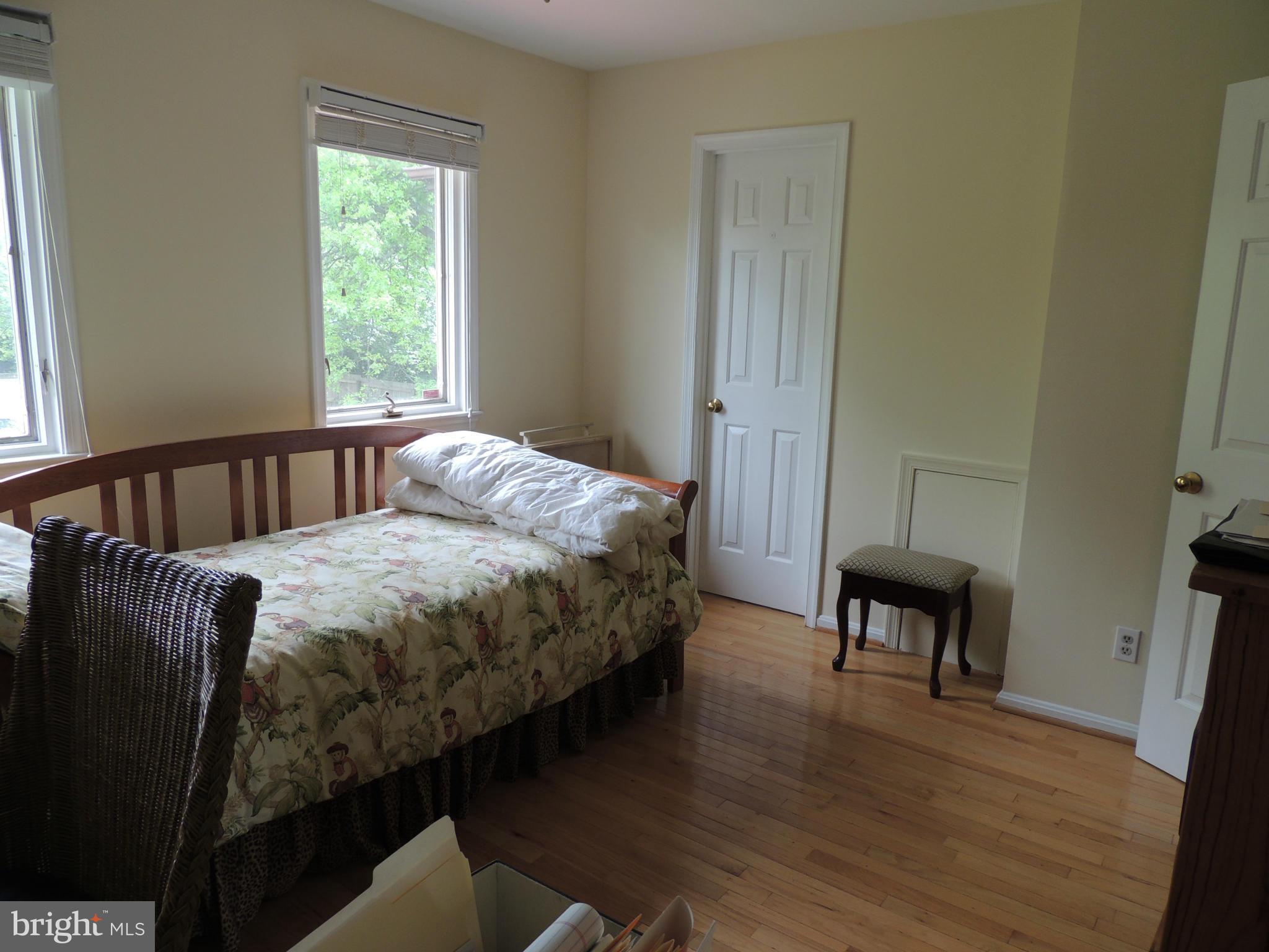 MOSBY SQUARE - Residential Lease