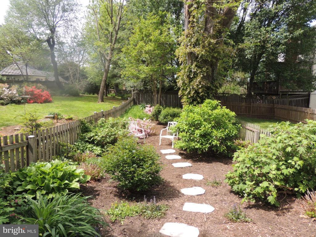 MOSBY SQUARE - Residential Lease