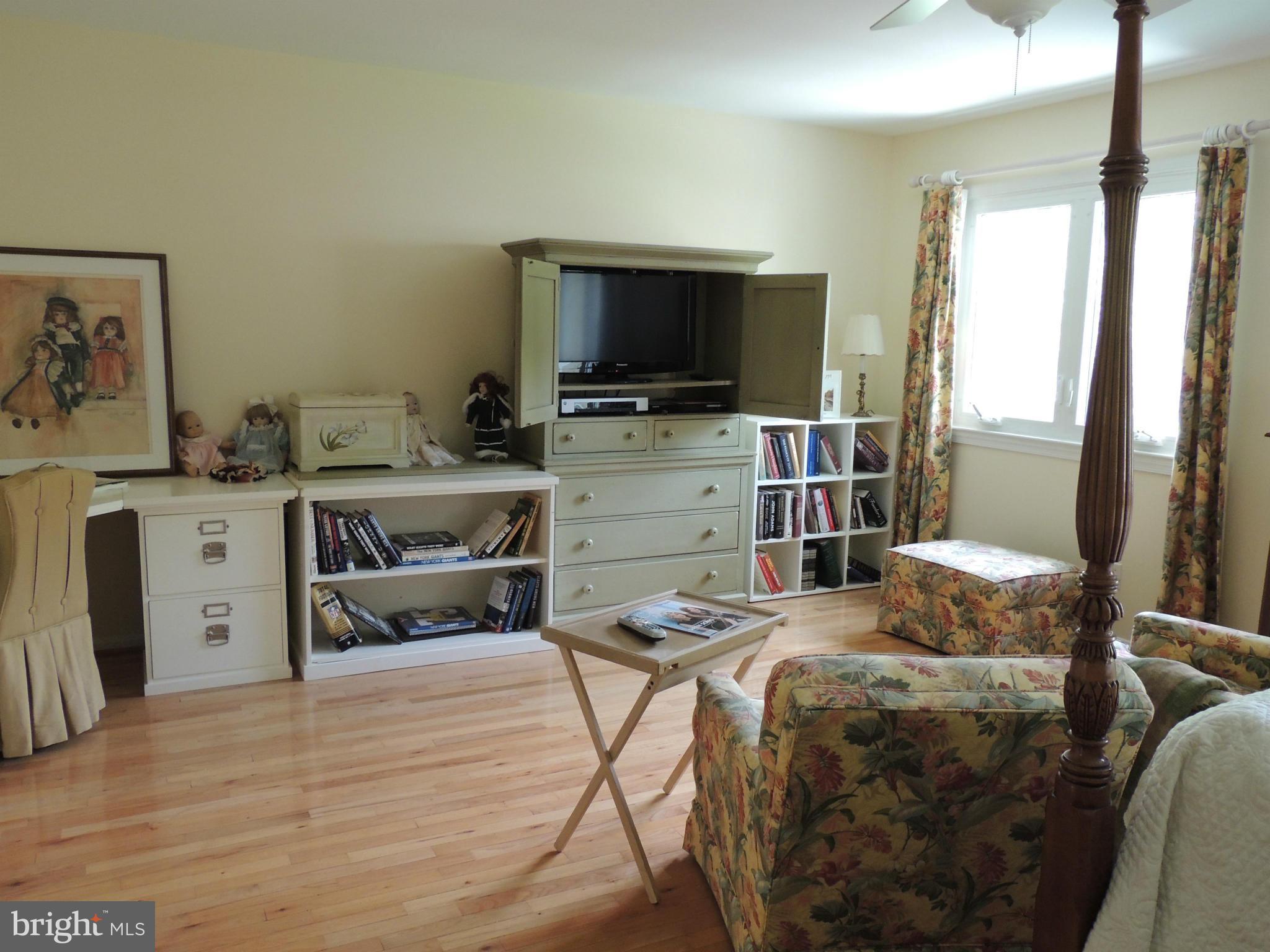 MOSBY SQUARE - Residential Lease