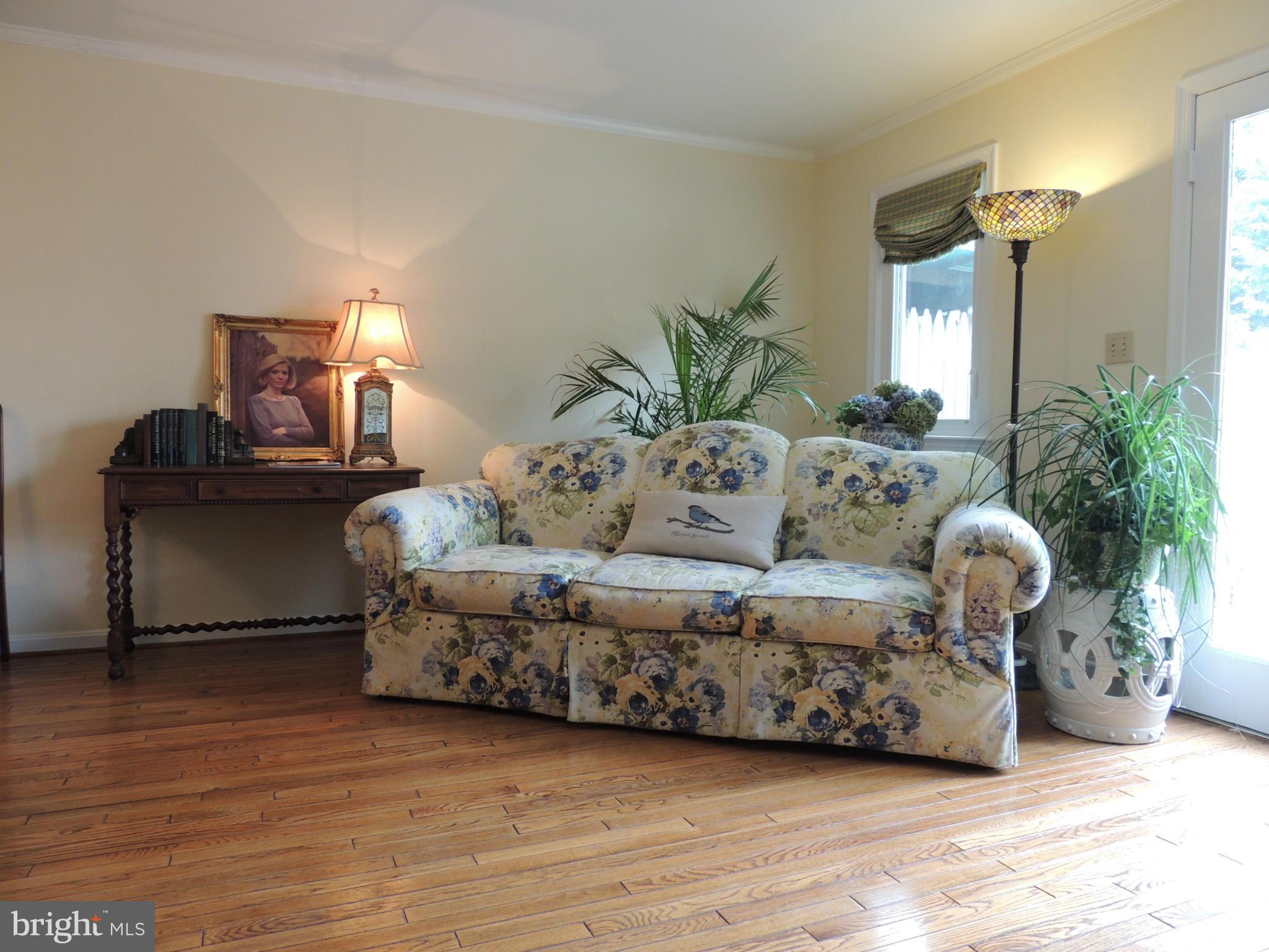 MOSBY SQUARE - Residential Lease