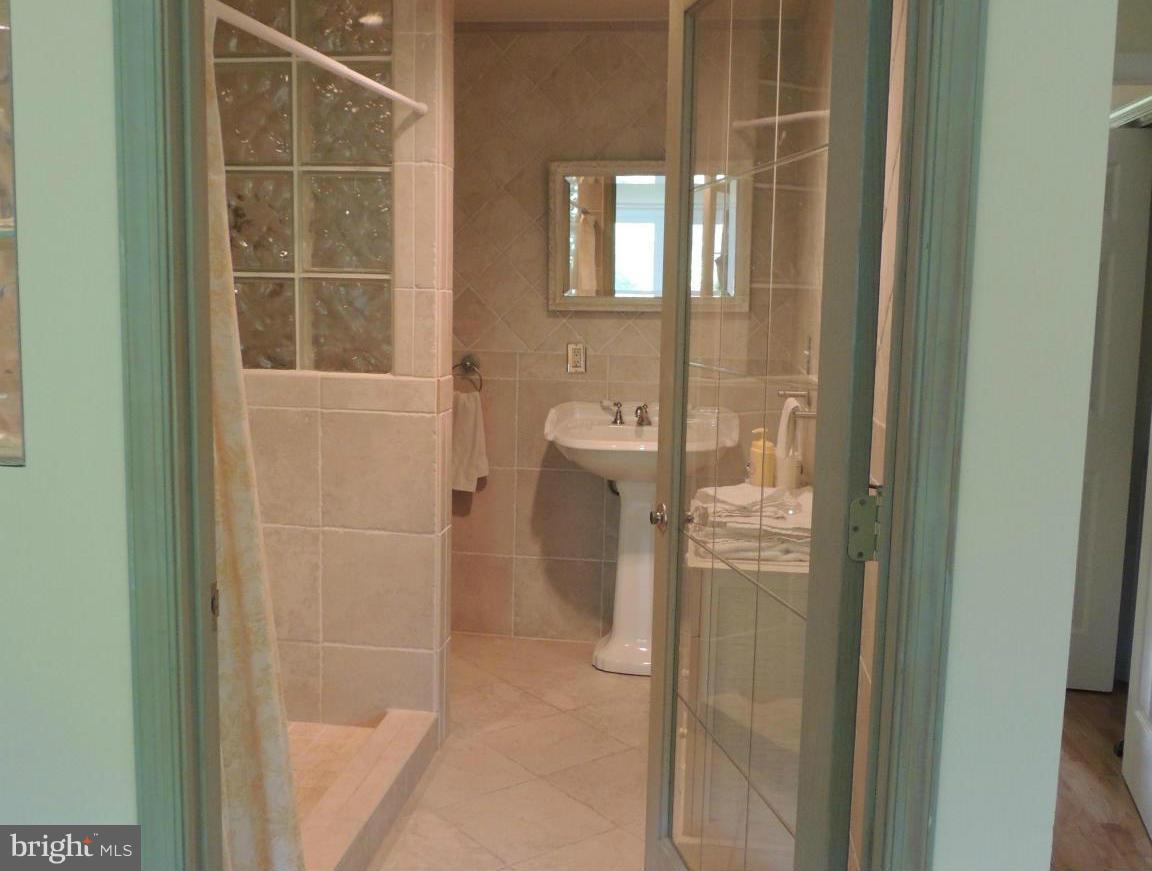 MOSBY SQUARE - Residential Lease