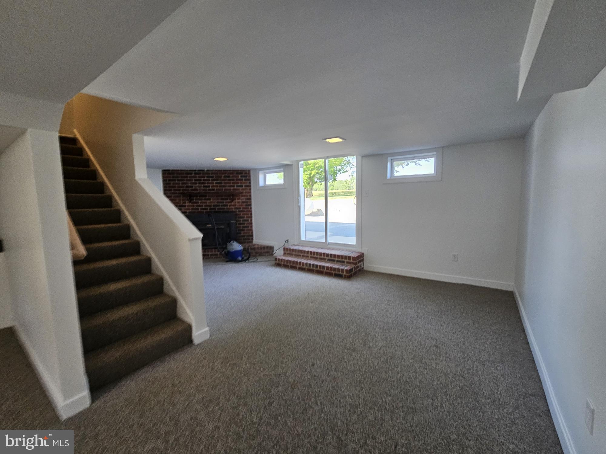 UNKNOWN - Residential Lease