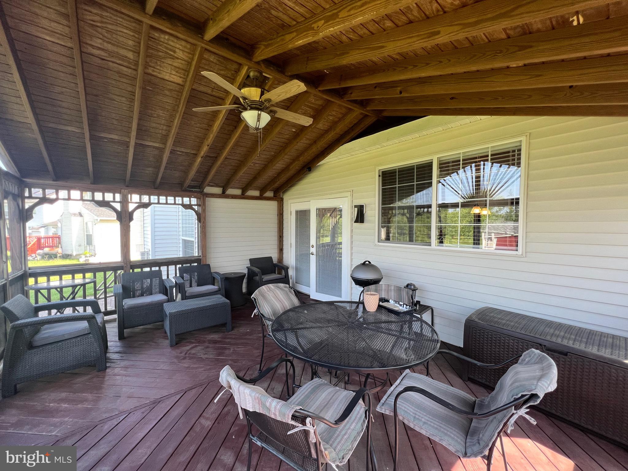 EAST HAMPTON - Residential