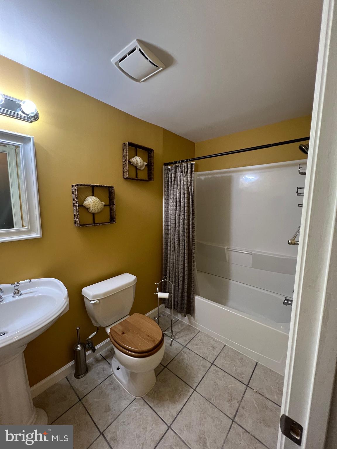 EAST HAMPTON - Residential