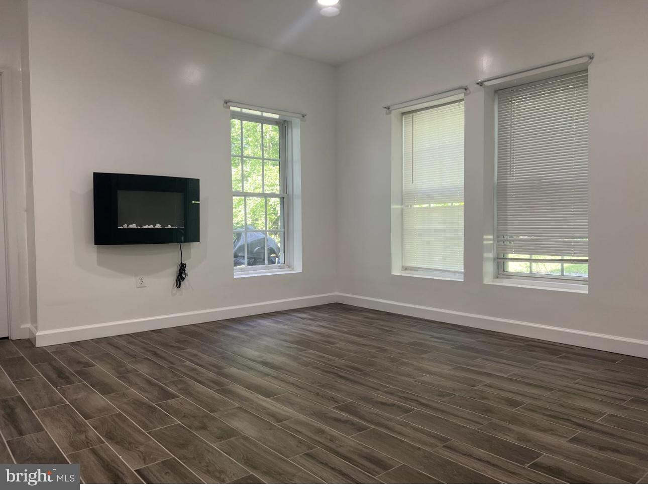 DENIT ESTATES - Residential Lease