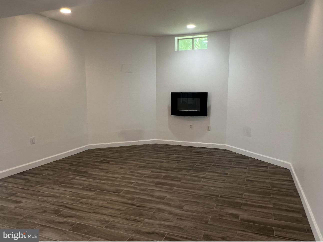 DENIT ESTATES - Residential Lease