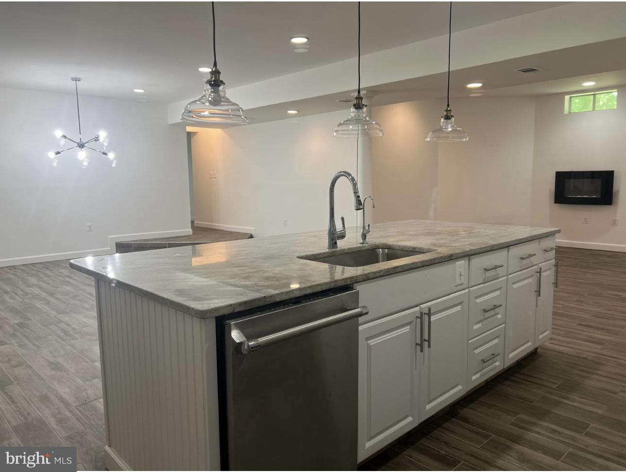 DENIT ESTATES - Residential Lease