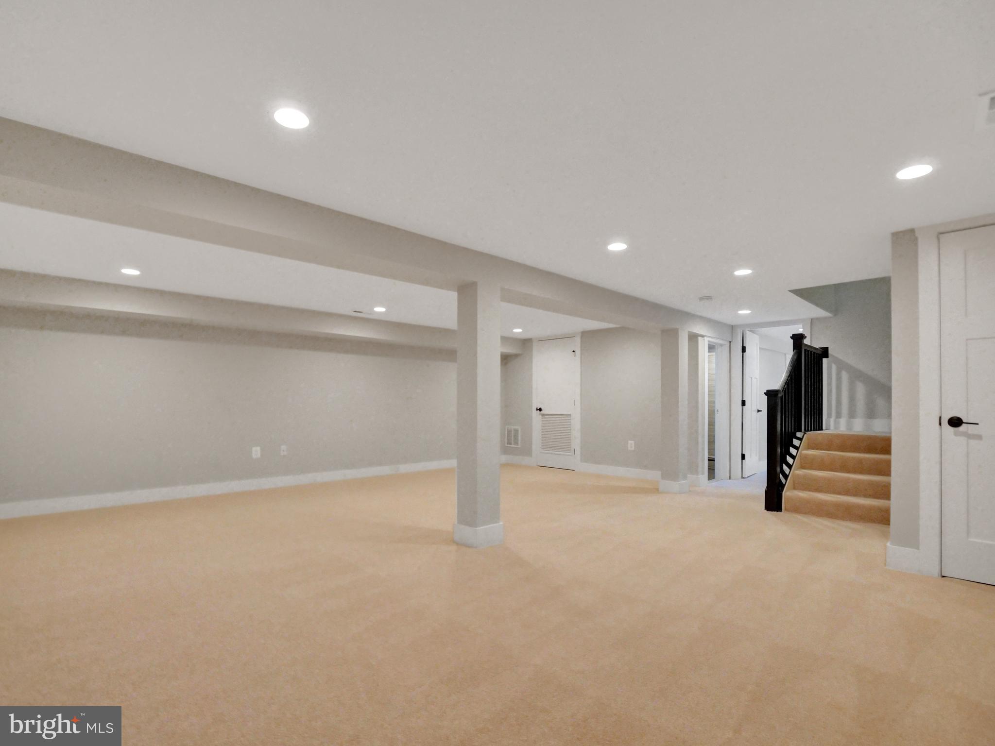 VIENNA WOODS - Residential