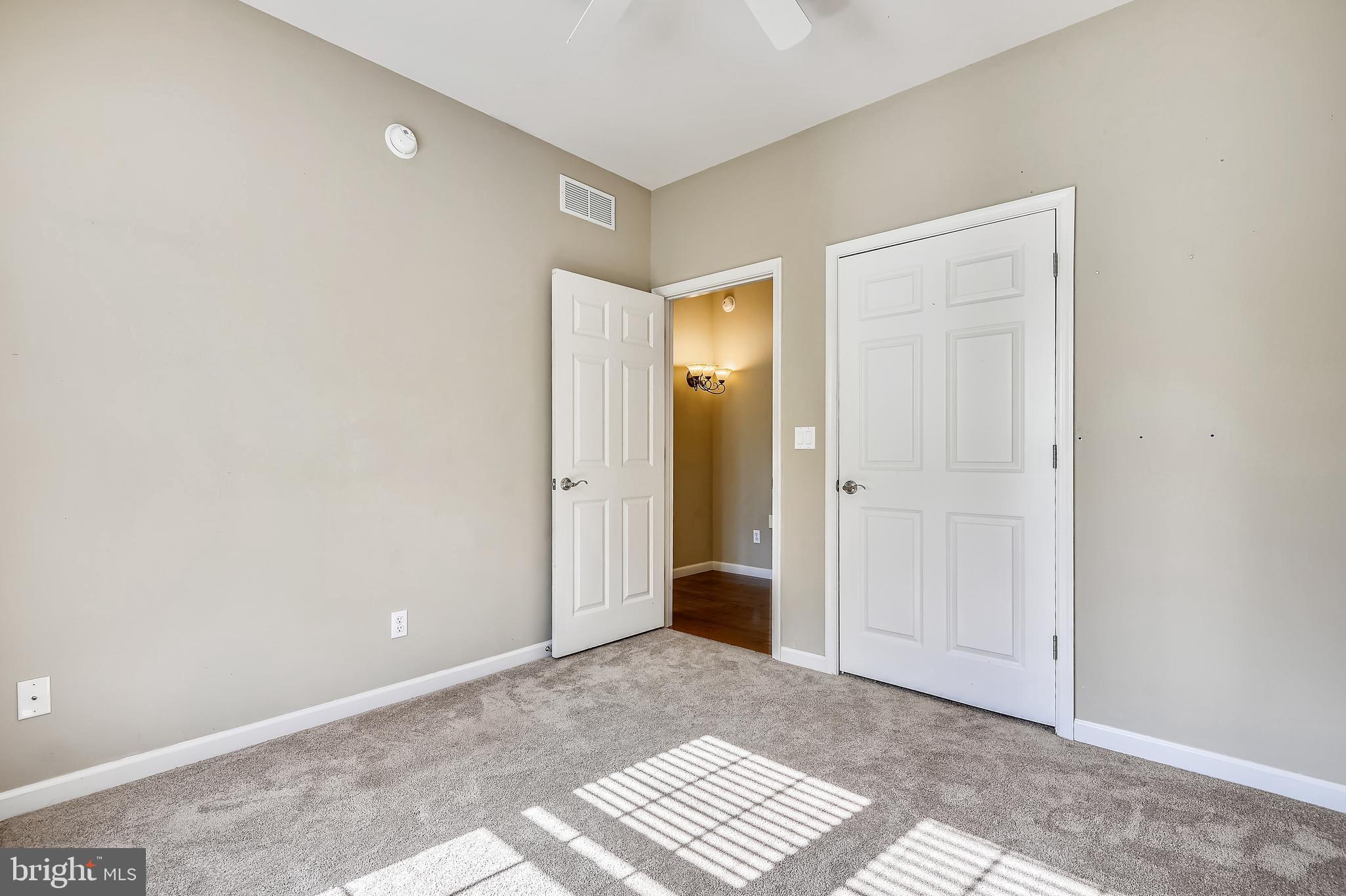 KINGSTOWNE MANOR - Residential