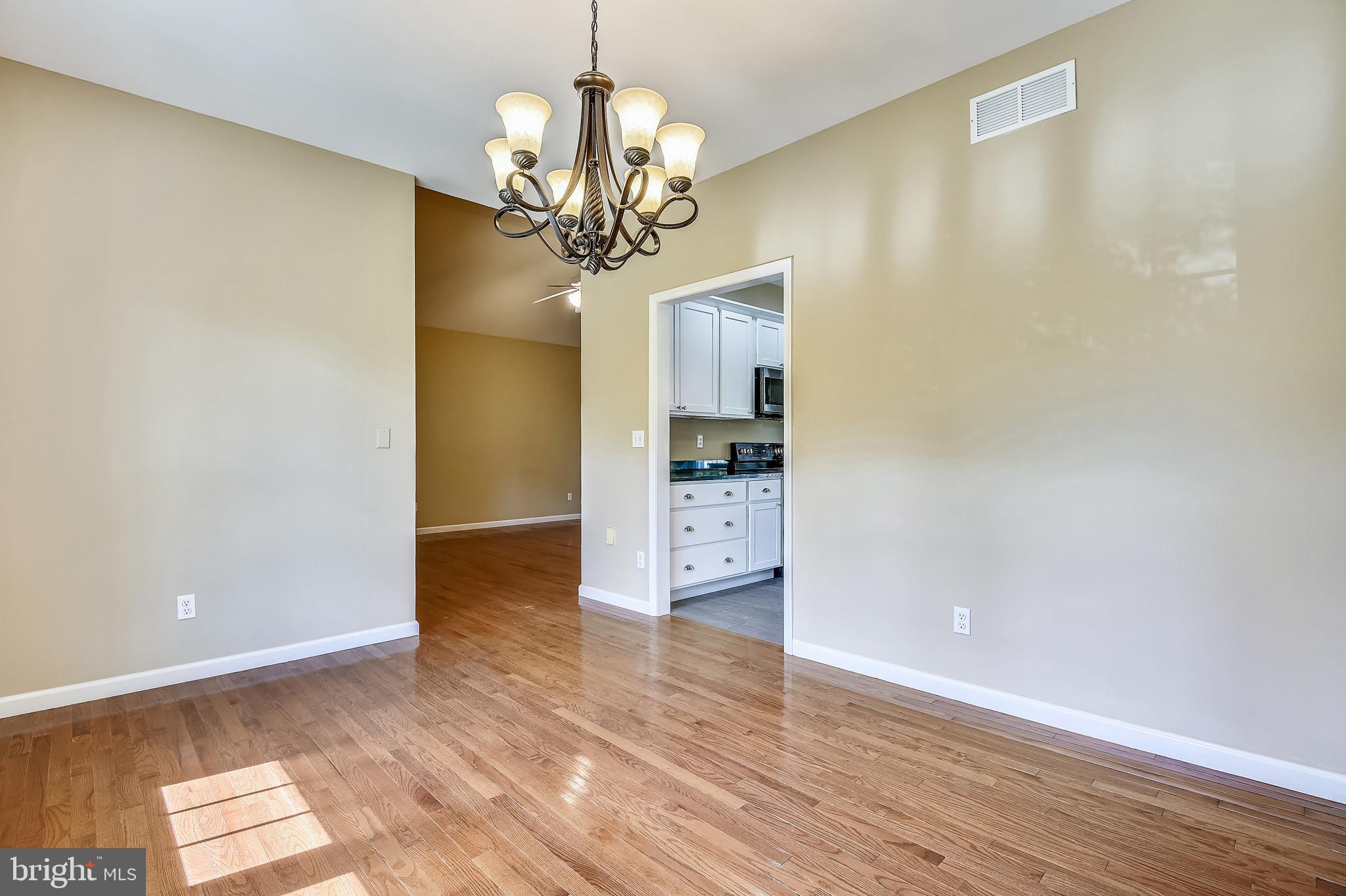 KINGSTOWNE MANOR - Residential