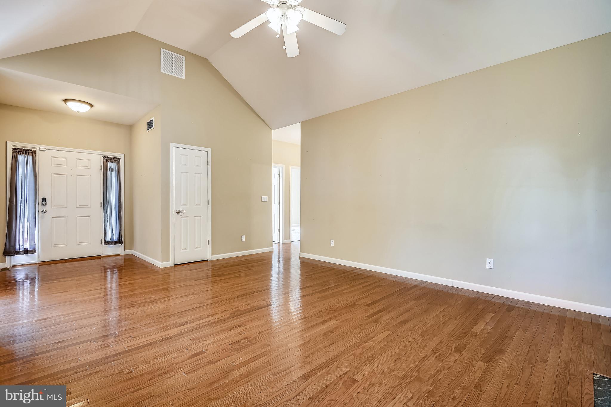 KINGSTOWNE MANOR - Residential