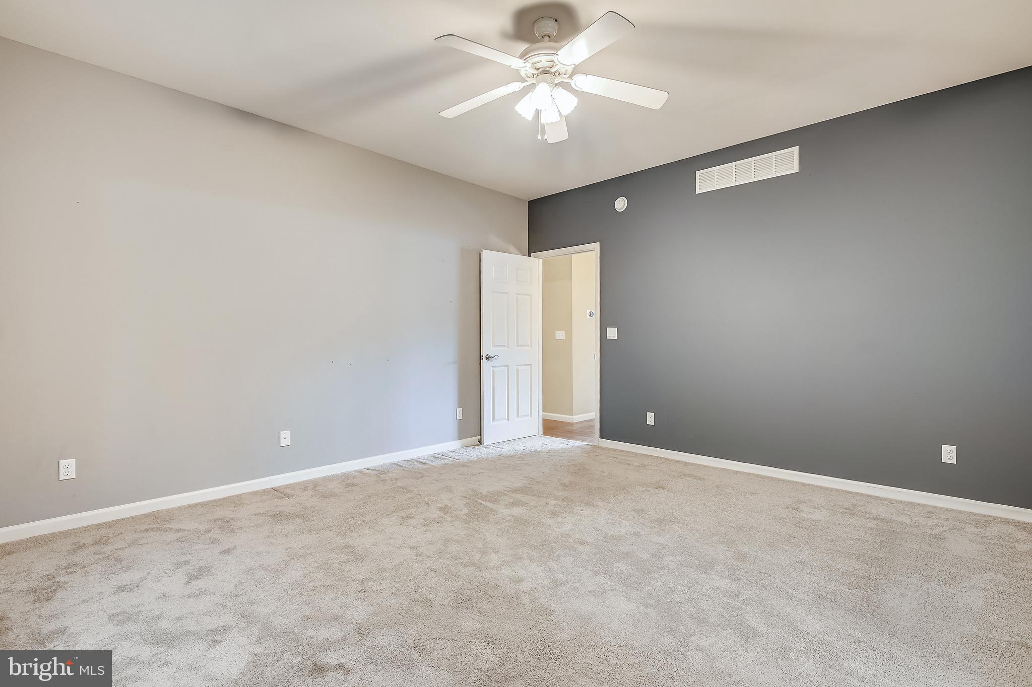 KINGSTOWNE MANOR - Residential