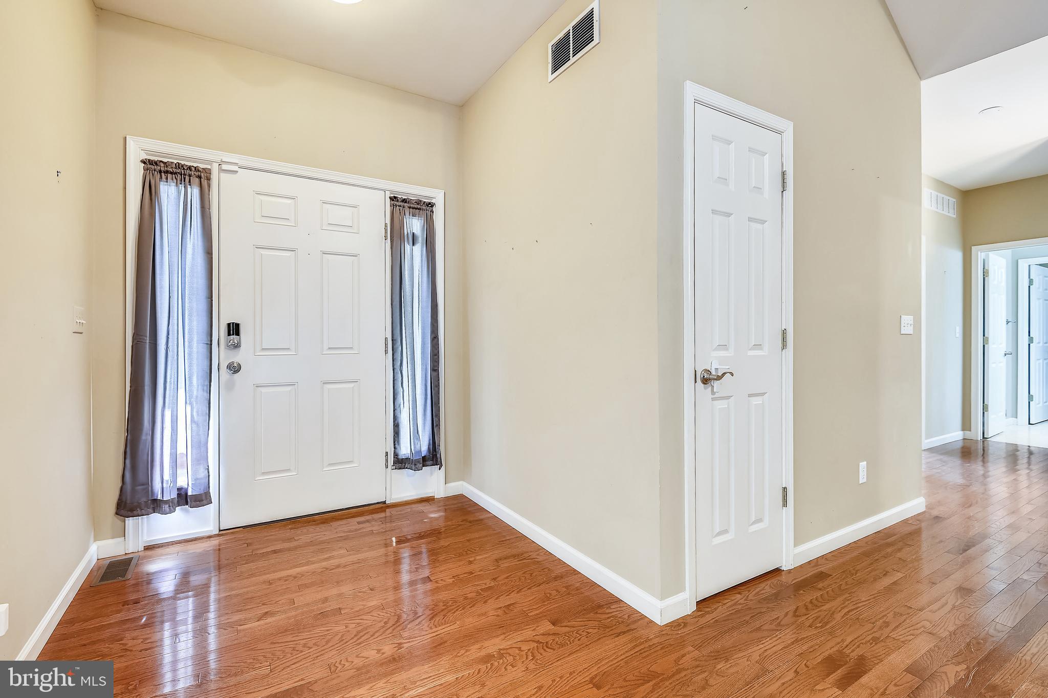 KINGSTOWNE MANOR - Residential