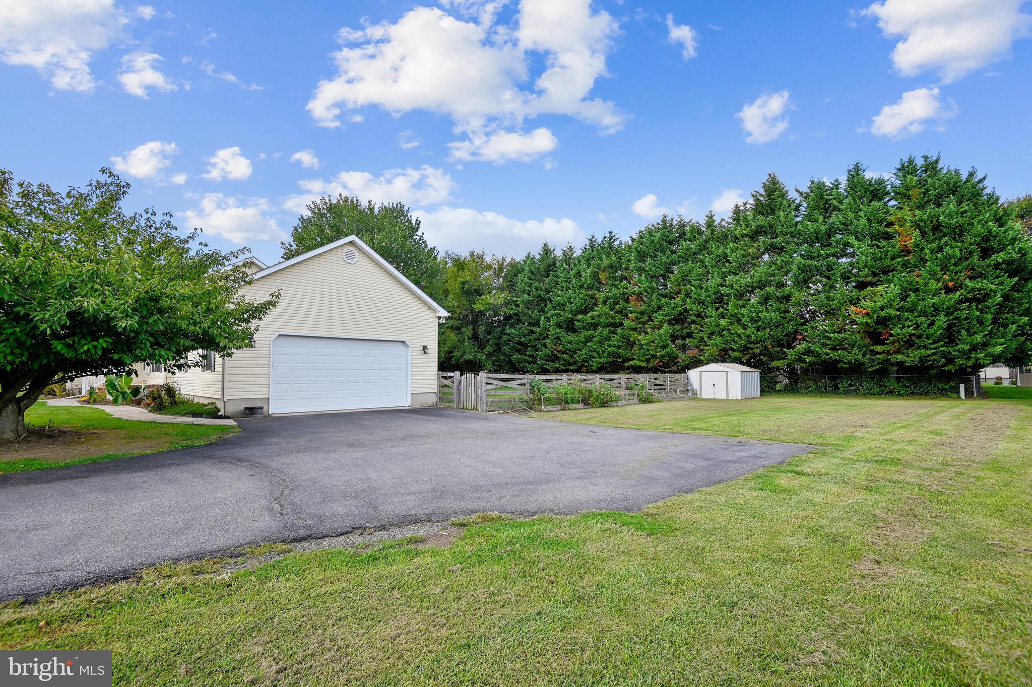 KINGSTOWNE MANOR - Residential