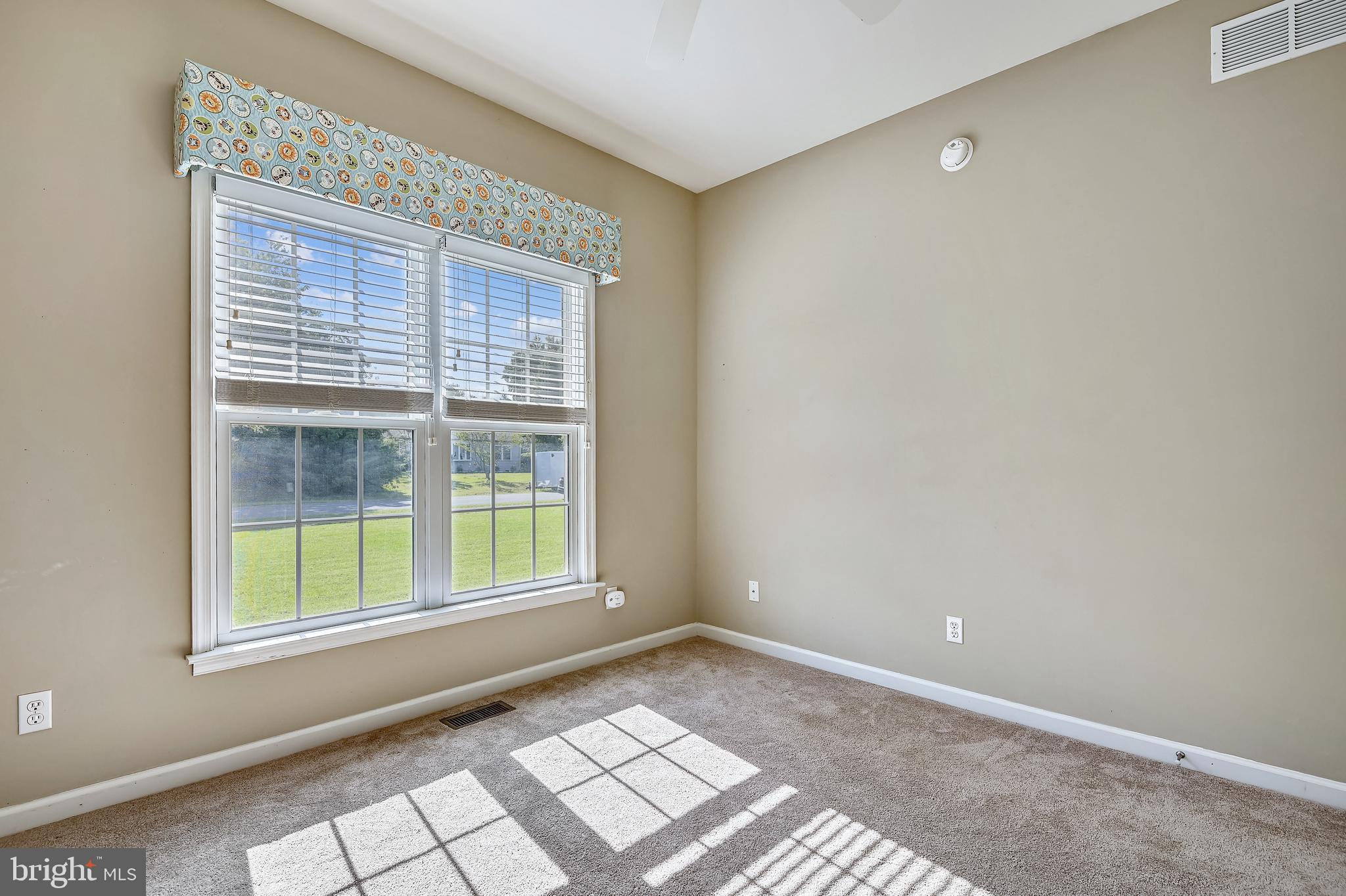 KINGSTOWNE MANOR - Residential