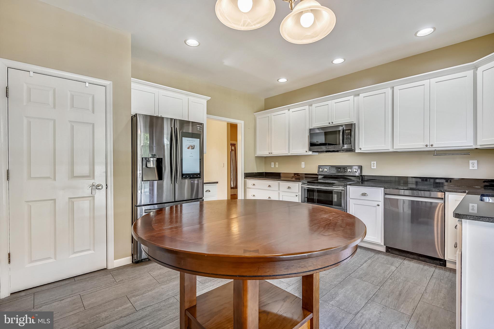 KINGSTOWNE MANOR - Residential