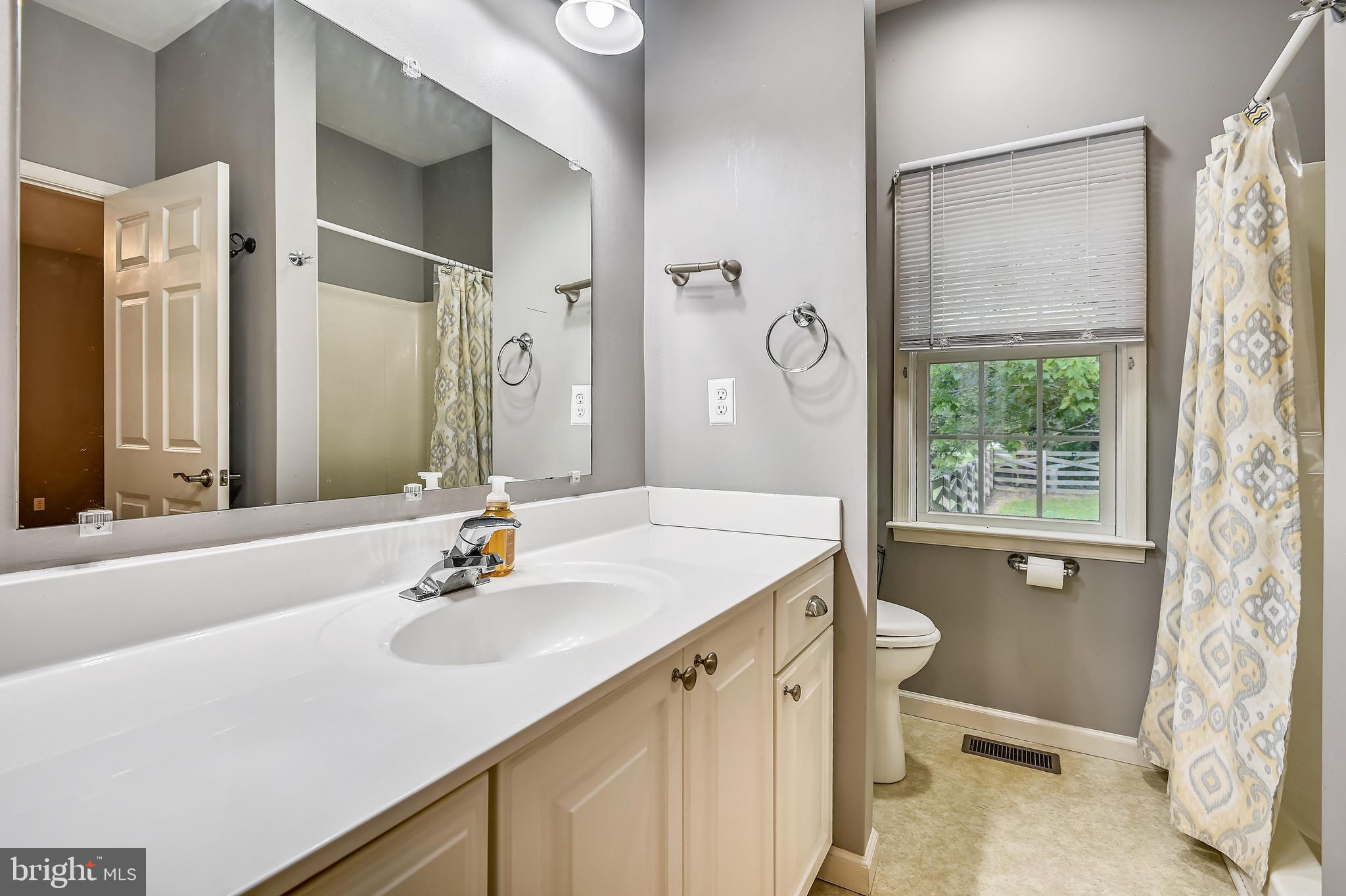 KINGSTOWNE MANOR - Residential