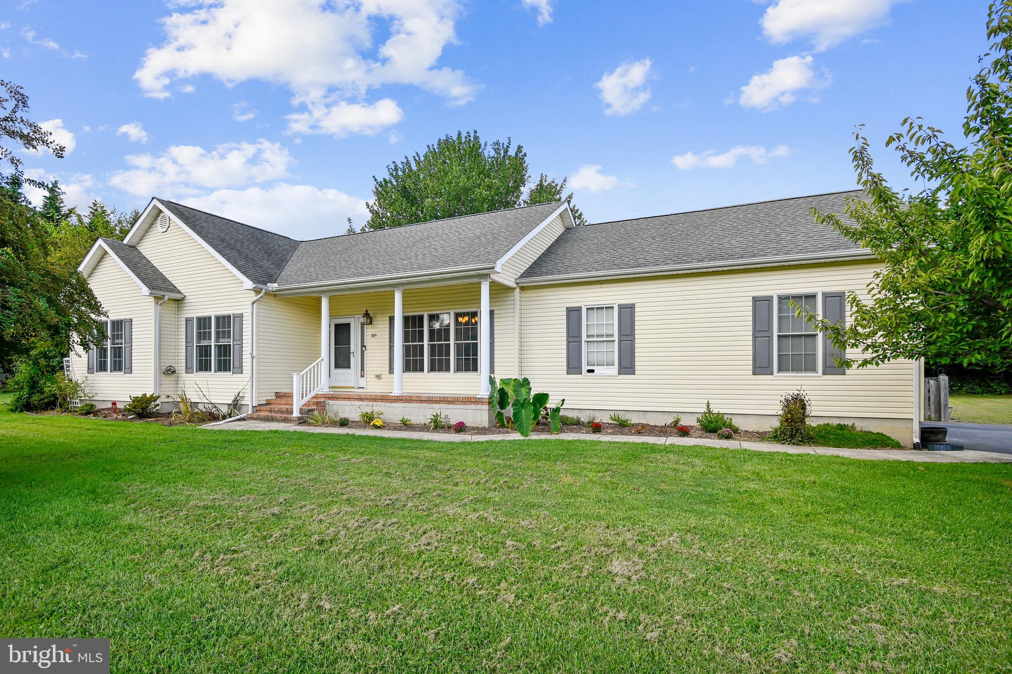 KINGSTOWNE MANOR - Residential