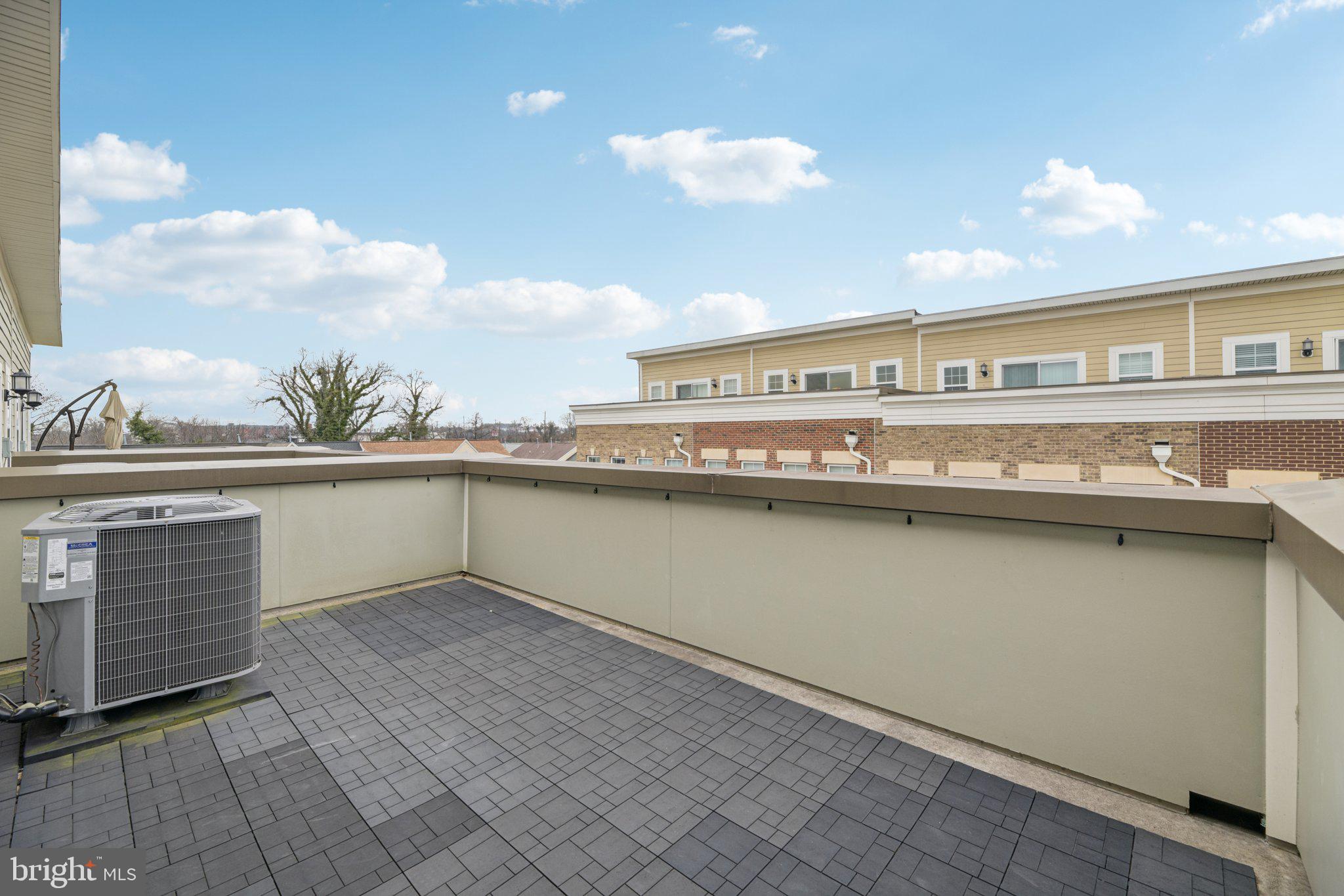 METROPOLITAN AT COLLEGE PARK - Residential