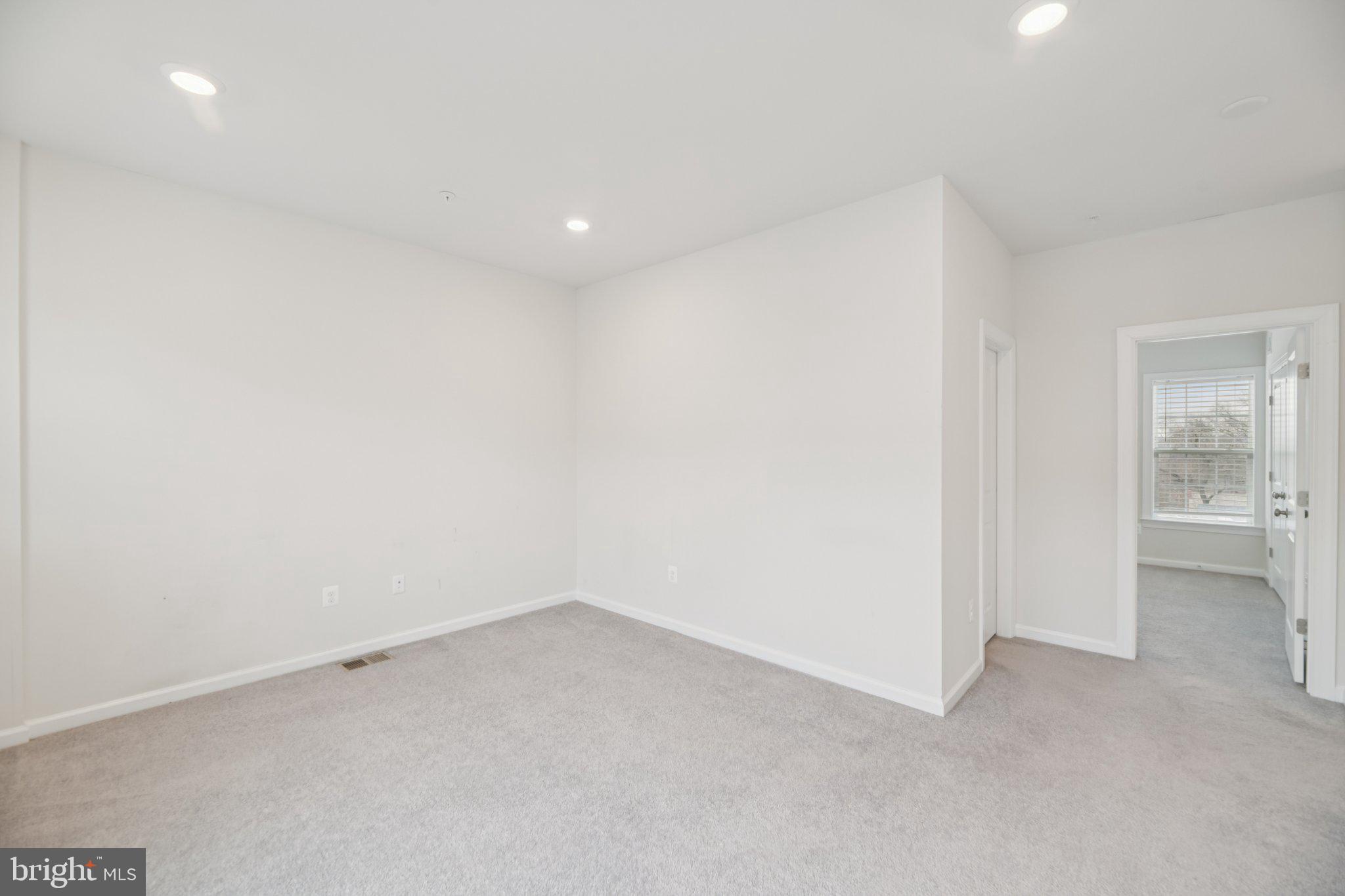 METROPOLITAN AT COLLEGE PARK - Residential