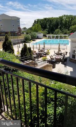 CAMERON GROVE CONDO IV> - Residential