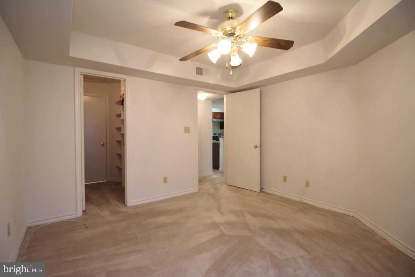 PENDERBROOK SQUARE CONDOMINIUMS - Residential Lease