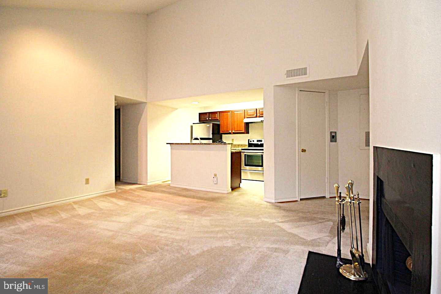 PENDERBROOK SQUARE CONDOMINIUMS - Residential Lease