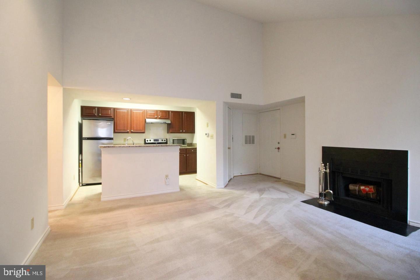 PENDERBROOK SQUARE CONDOMINIUMS - Residential Lease