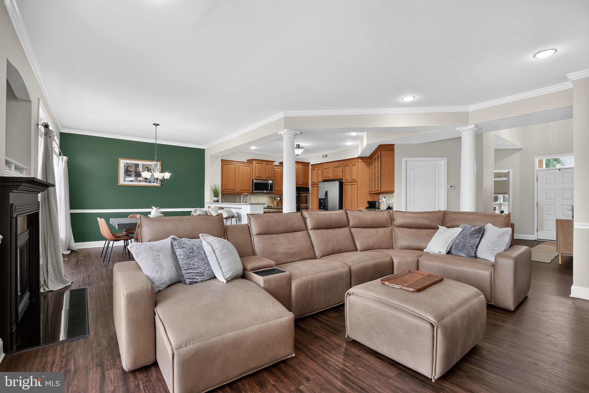 3104 WOODS EDGE DRIVE