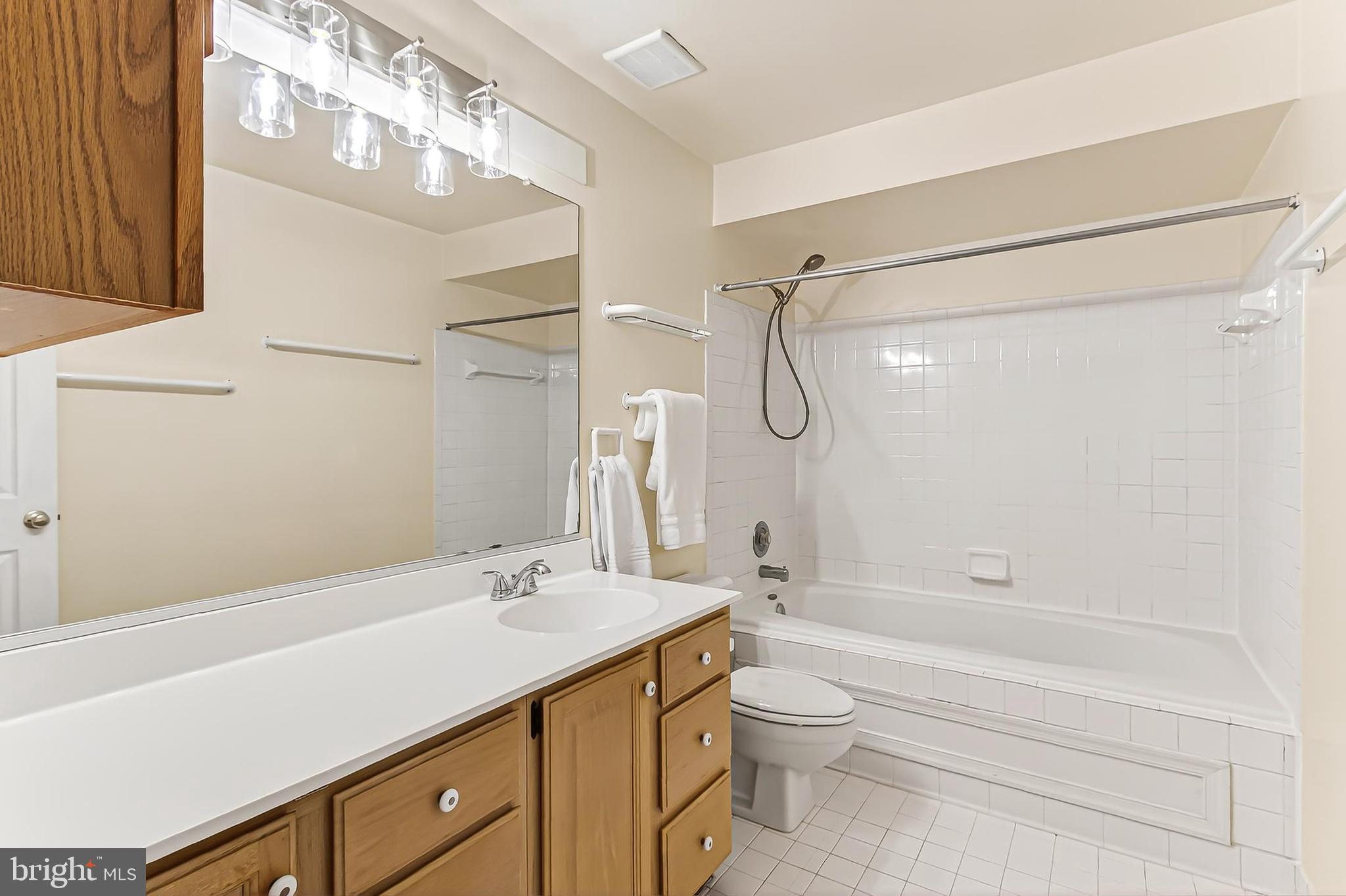 FAIRFIELD HOUSE - Residential