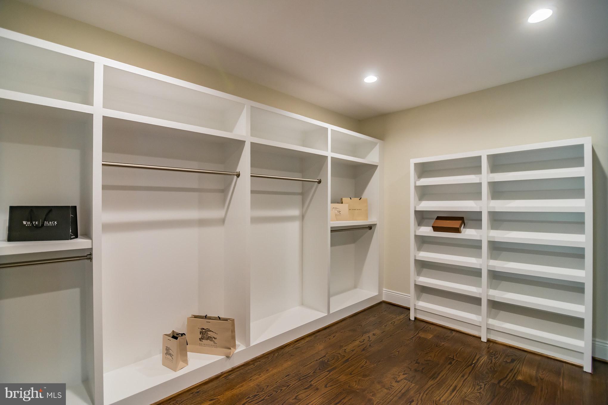 WOODLAND ACRES - Residential