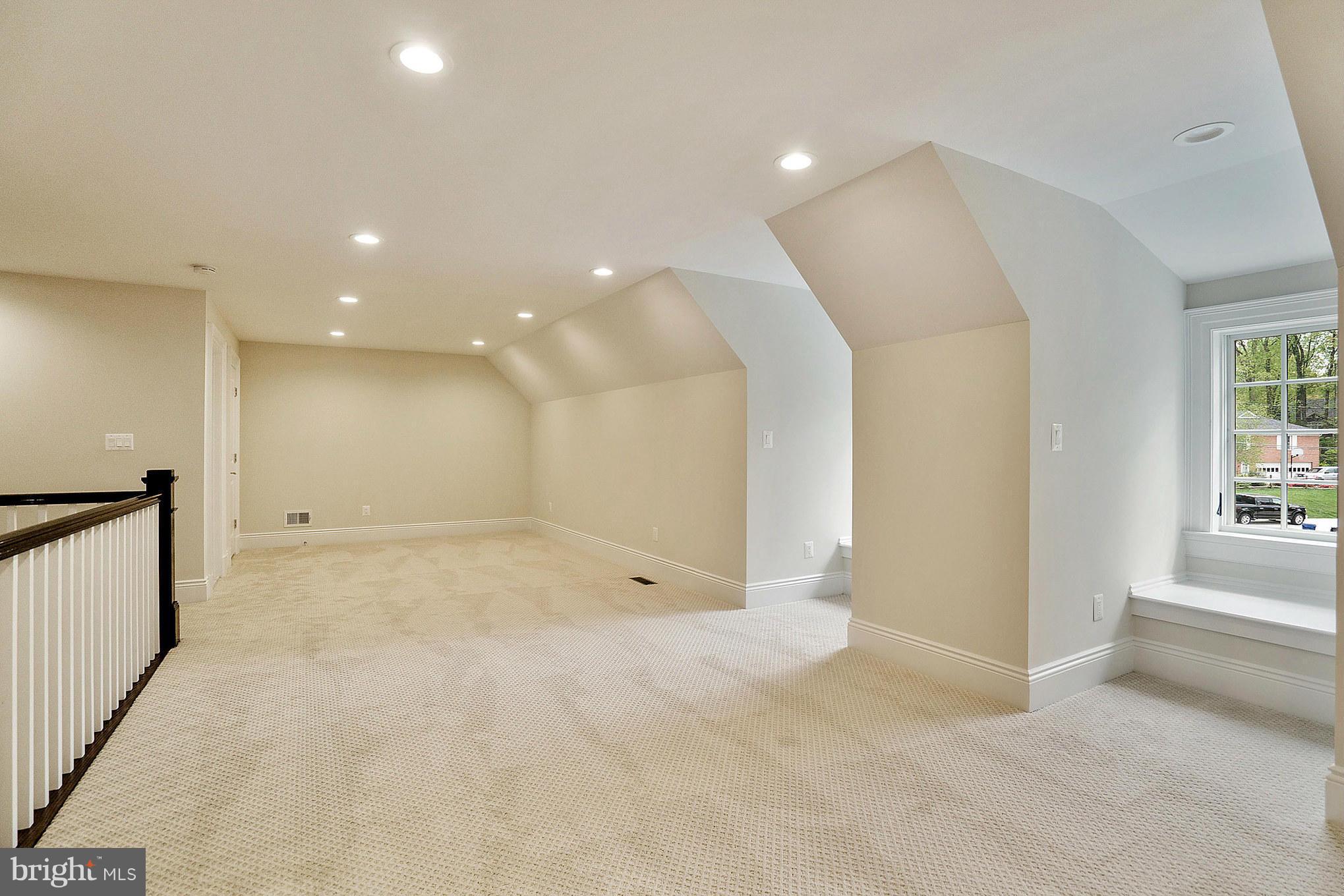 WOODLAND ACRES - Residential