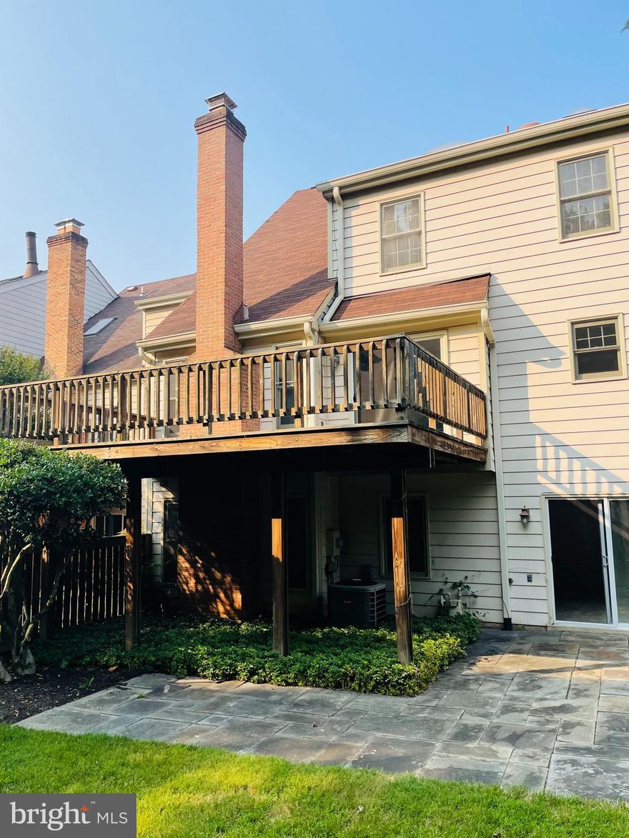 3-level Townhome in sought after Fallsberry. 2-story Living Room with skylights & Fireplace. Opens to large  deck. 3 bedrooms upstairs and 1 Legal (windowed) Bedroom in walkout LowerLevel. Family room with 2nd fireplace in basement. 
Tenant is responsible for all utilities.
Please use the RentSpree link to apply for this listing.