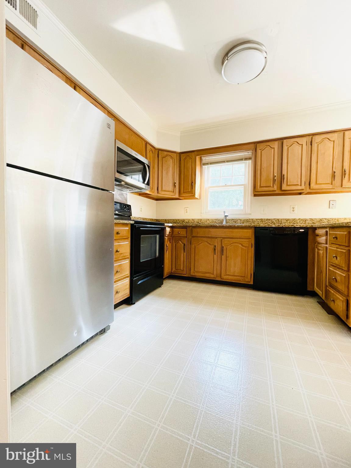 FALLSBERRY - Residential Lease