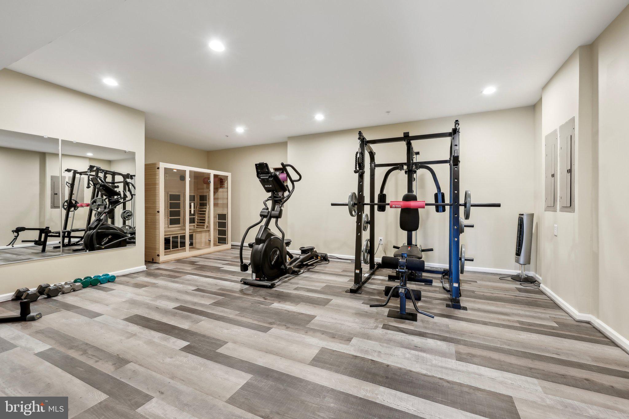 OAK CREEK CLUB - Residential